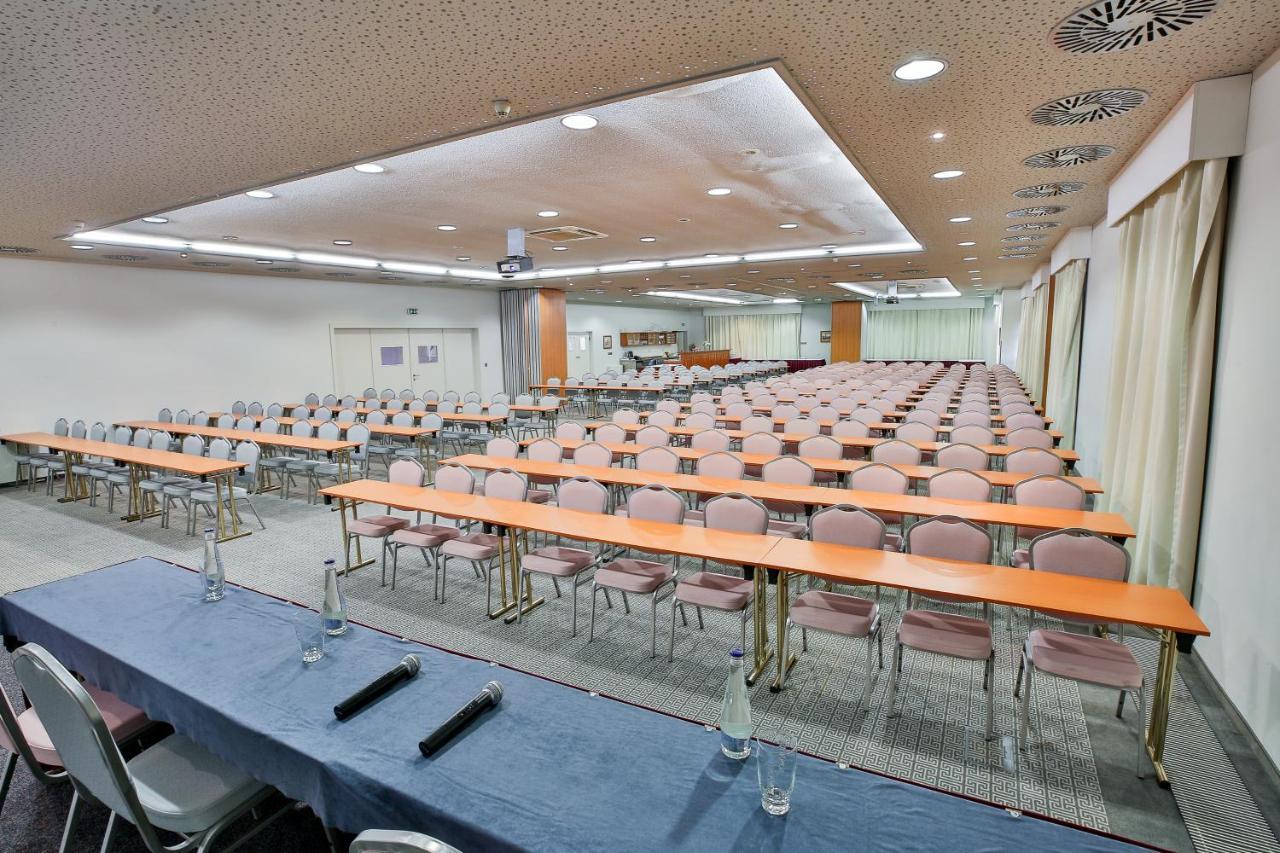 Lh Dvorak Congress & Wellness Hotel 4*
